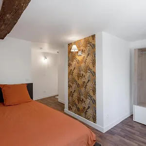 https://un-petit-coin-de-moyen-age.fr-paris.fr